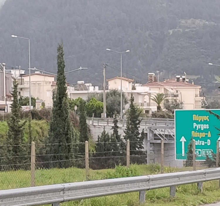 Πάτρα: Κίνδυνος στην Αριστοτέλους – Από το ύψος της Περιμετρικής έως τα διυλιστήρια της ΔΕΥΑΠ τα φώτα είναι σβηστά (Φώτο)