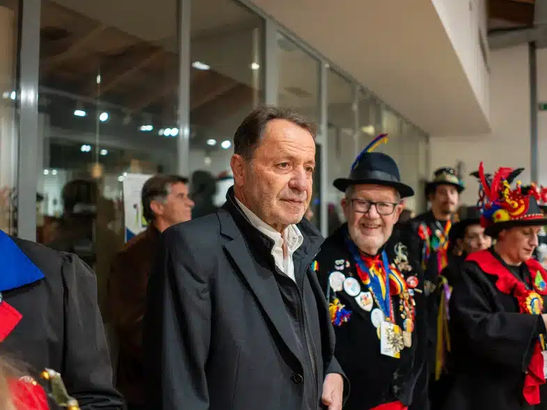 Πάτρα: Σε εορταστική καρναβαλική ατμόσφαιρα εγκαινιάστηκε η έκθεση στολών των πληρωμάτων