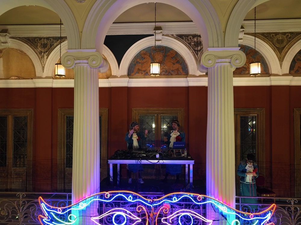 Πάτρα: Ποτάμι χαράς στη Νυχτερινή Ποδαράτη - Δεκάδες φωτό από την παρέλαση