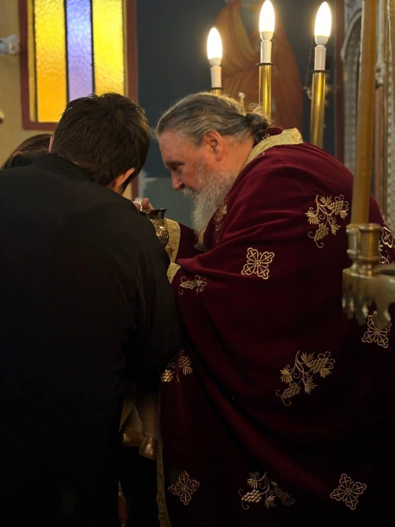 Φωτό: τελέσθηκε με κατάνυξη η Θεία Λειτουργία στον Ιερό Ναό Αγίων Πάντων Ροδινής Πατρών