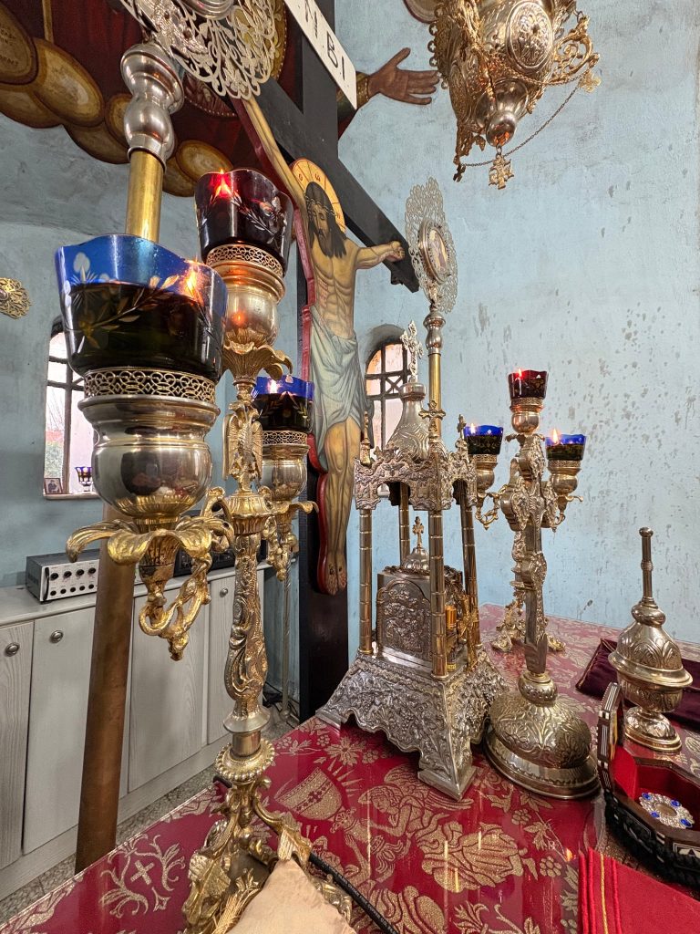 Φωτό: τελέσθηκε με κατάνυξη η Θεία Λειτουργία στον Ιερό Ναό Αγίων Πάντων Ροδινής Πατρών