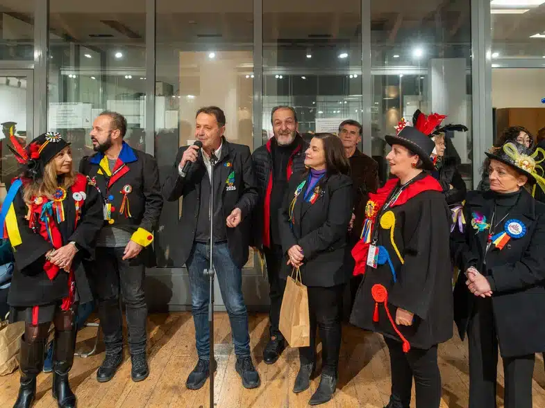 Πάτρα: Σε εορταστική καρναβαλική ατμόσφαιρα εγκαινιάστηκε η έκθεση στολών των πληρωμάτων