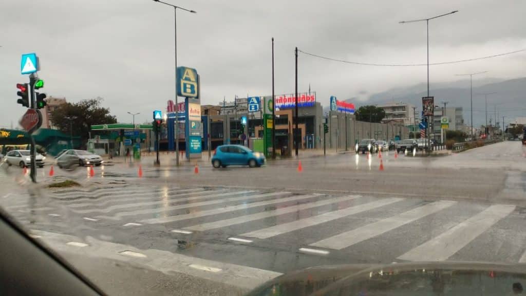 Πάτρα: Εκλεισε η Ακτή Δυμαίων! Εχουν βγει λύματα - Δείτε την αιτία της πλημμύρας