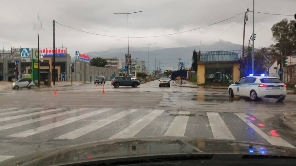 Πάτρα: Εκλεισε η Ακτή Δυμαίων! Εχουν βγει λύματα - Δείτε την αιτία της πλημμύρας