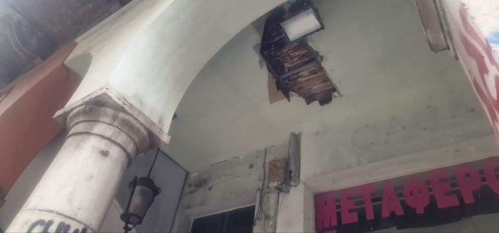 Πάτρα: ΠΟΙΟΙ ΠΑΙΖΟΥΝ ΜΕ ΤΙΣ ΖΩΕΣ ΤΩΝ ΠΟΛΙΤΩΝ; Είχαν βγάλει τις κορδέλες και… έγινε νέα κατάρρευση στην οδό Κορίνθου