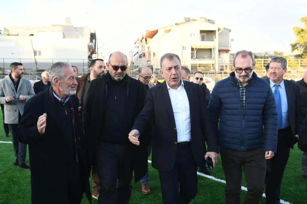 Πάτρα: Ο Υπουργός Αθλητισμού Γ. Βρούτσης εγκαινίασε τον χλοοτάπητα στα Προσφυγικά - φωτό