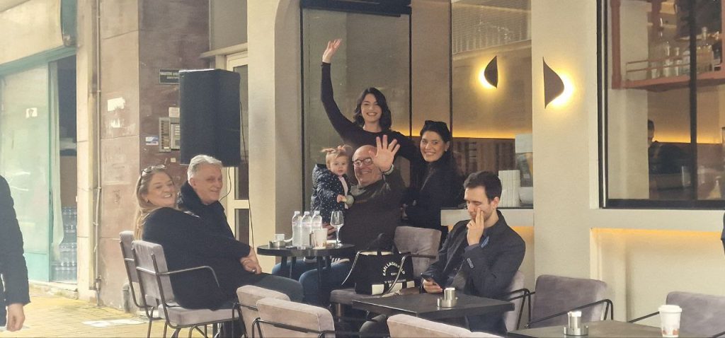 Πάτρα: Τσικνίζει όλη η Κανάρη - φωτό