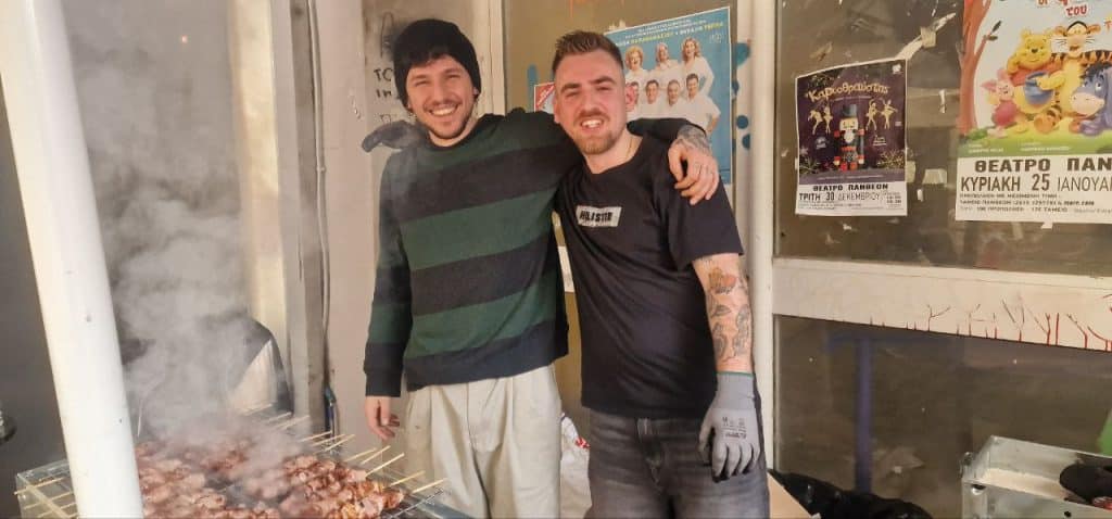 Πάτρα: Τσικνίζει όλη η Κανάρη - φωτό