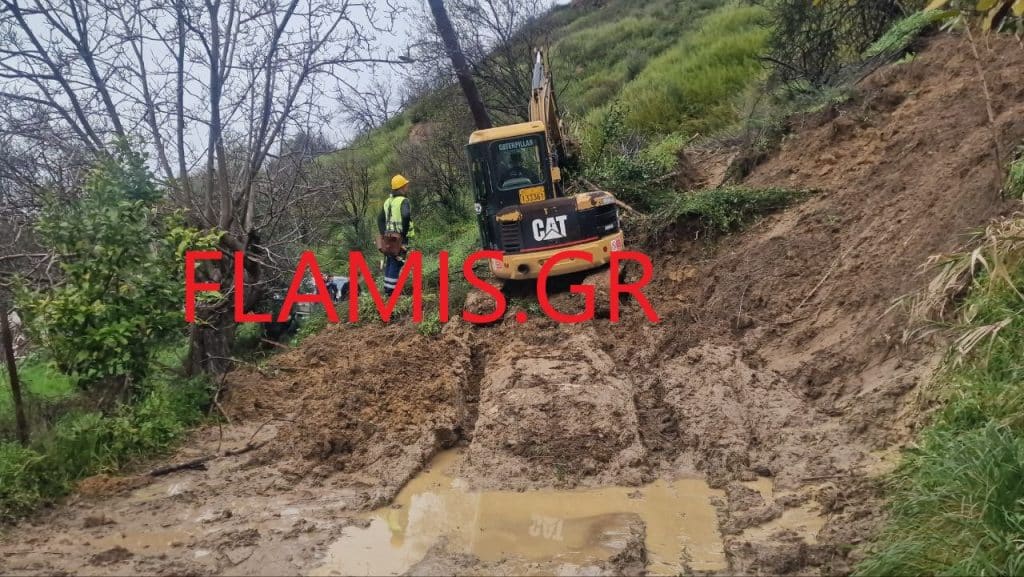 Δυτική Ελλάδα: Πλήρης αποκλεισμός σε χωριό λόγω κατολισθήσεων - Κουβαλούν μαθητές στις πλάτες -βίντεο