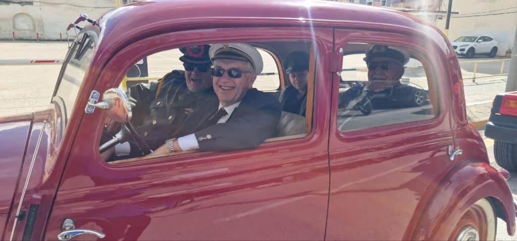 Πάτρα: Οι Στρατηγοί δεν αποκεφάλισαν την Μαρία Αντουανέτα - Ολα τα λεφτά ο... Μακρόν - φωτό και βίντεο