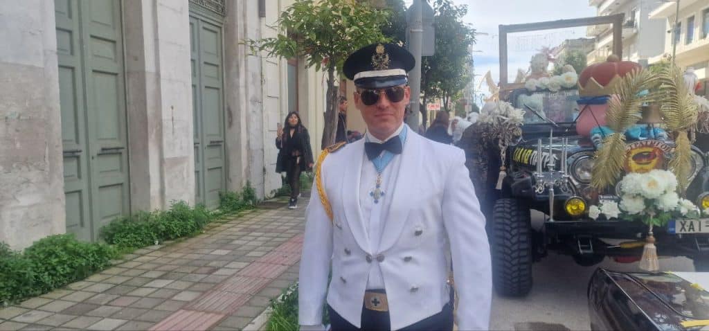 Πάτρα: Οι Στρατηγοί δεν αποκεφάλισαν την Μαρία Αντουανέτα - Ολα τα λεφτά ο... Μακρόν - φωτό και βίντεο