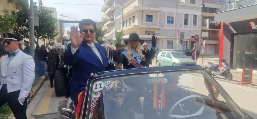 Πάτρα: Οι Στρατηγοί δεν αποκεφάλισαν την Μαρία Αντουανέτα - Ολα τα λεφτά ο... Μακρόν - φωτό και βίντεο