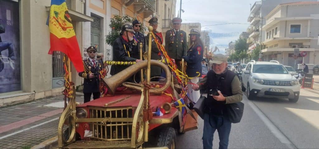 Πάτρα: Οι Στρατηγοί δεν αποκεφάλισαν την Μαρία Αντουανέτα - Ολα τα λεφτά ο... Μακρόν - φωτό και βίντεο