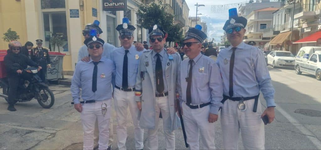 Πάτρα: Οι Στρατηγοί δεν αποκεφάλισαν την Μαρία Αντουανέτα - Ολα τα λεφτά ο... Μακρόν - φωτό και βίντεο