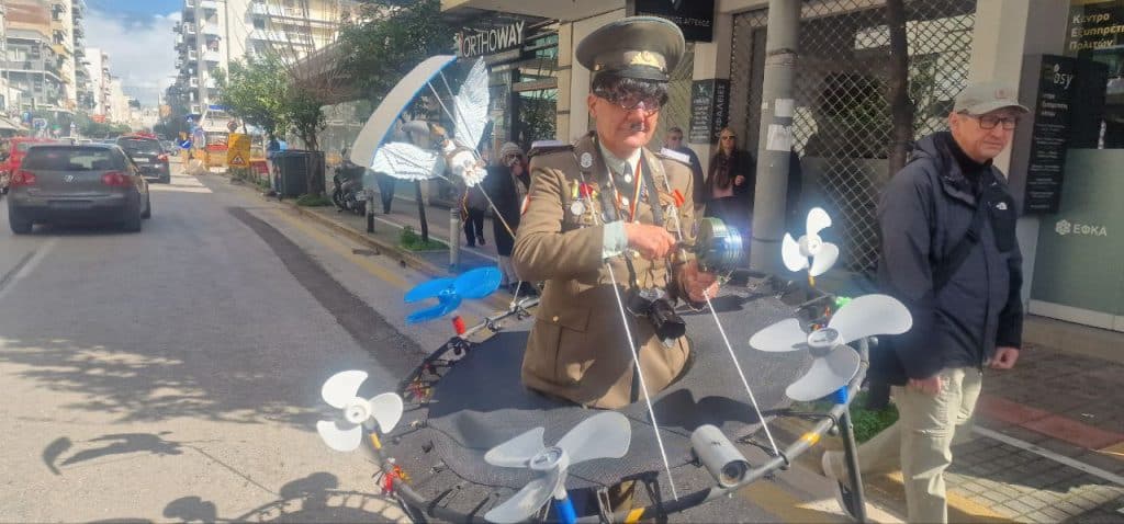 Πάτρα: Οι Στρατηγοί δεν αποκεφάλισαν την Μαρία Αντουανέτα - Ολα τα λεφτά ο... Μακρόν - φωτό και βίντεο