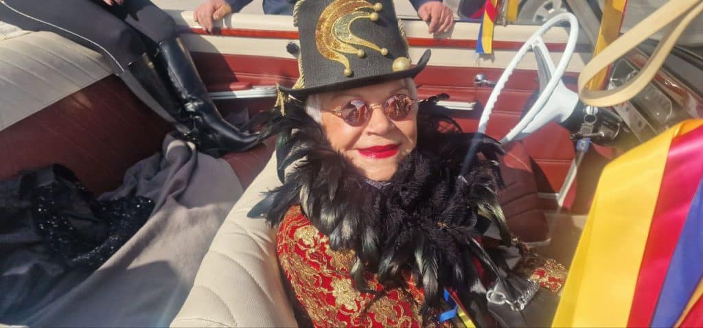 Πάτρα: Οι Στρατηγοί δεν αποκεφάλισαν την Μαρία Αντουανέτα - Ολα τα λεφτά ο... Μακρόν - φωτό και βίντεο