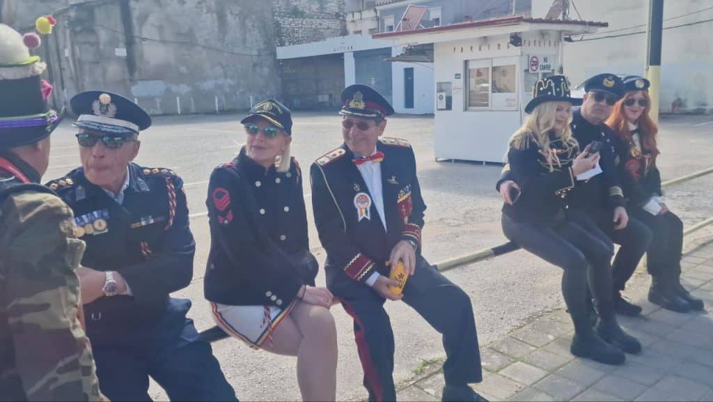 Πάτρα: Οι Στρατηγοί δεν αποκεφάλισαν την Μαρία Αντουανέτα - Ολα τα λεφτά ο... Μακρόν - φωτό και βίντεο