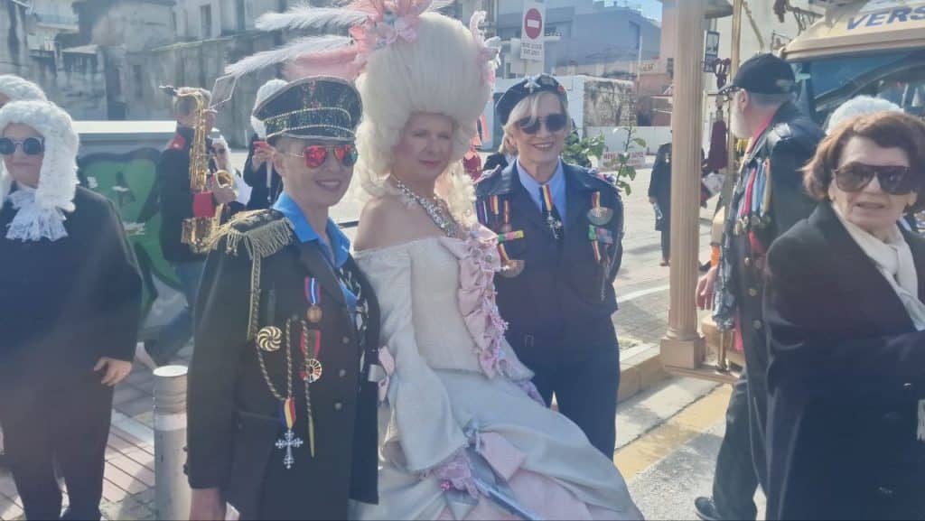 Πάτρα: Οι Στρατηγοί δεν αποκεφάλισαν την Μαρία Αντουανέτα - Ολα τα λεφτά ο... Μακρόν - φωτό και βίντεο