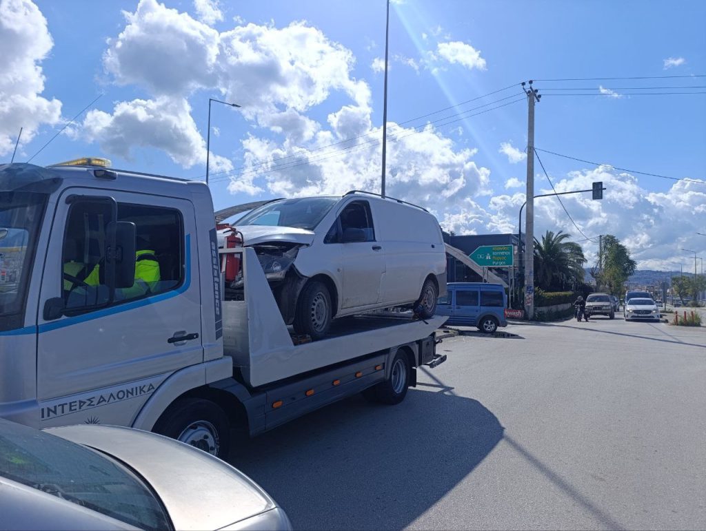 Πάτρα - ΤΩΡΑ: Σοβαρό τροχαίο Γλαύκου και Ακρωτηρίου - φωτό