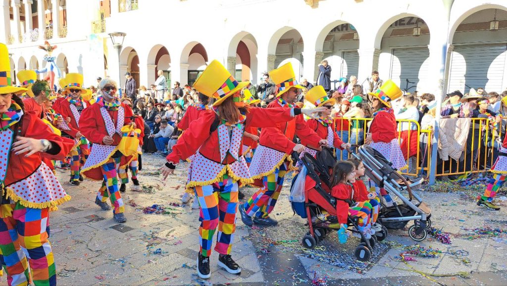 Πάτρα: Μεγάλη παρέλαση Καρναβαλιού 2026 - Δείτε πάνω από 300 φωτογραφίες