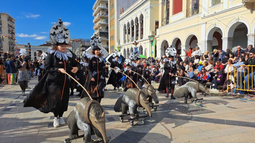 Πάτρα: Μεγάλη παρέλαση Καρναβαλιού 2026 - Δείτε πάνω από 300 φωτογραφίες