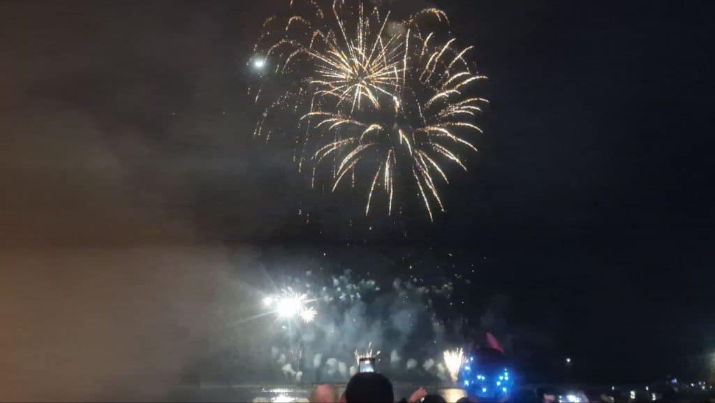 Δείτε φωτό και βίντεο! Χιλιάδες στην τελετή λήξης του Καρναβαλιού! Δείτε το σημείο που οι καρναβαλιστές αποθέωσαν τον Πελετίδη Δείτε φωτό και βίντεο! Χιλιάδες στην τελετή λήξης του Καρναβαλιού! Δείτε το σημείο που οι καρναβαλιστές αποθέωσαν τον Πελετίδη