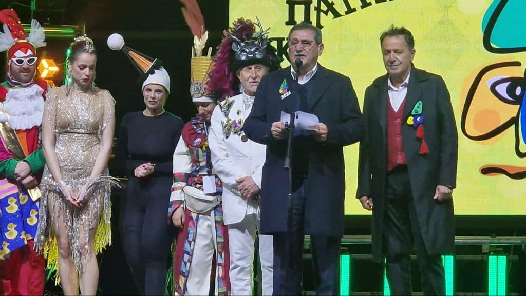 Δείτε φωτό και βίντεο! Χιλιάδες στην τελετή λήξης του Καρναβαλιού! Δείτε το σημείο που οι καρναβαλιστές αποθέωσαν τον Πελετίδη