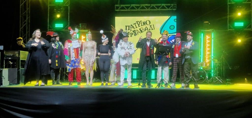 Δείτε φωτό και βίντεο! Χιλιάδες στην τελετή λήξης του Καρναβαλιού! Δείτε το σημείο που οι καρναβαλιστές αποθέωσαν τον Πελετίδη