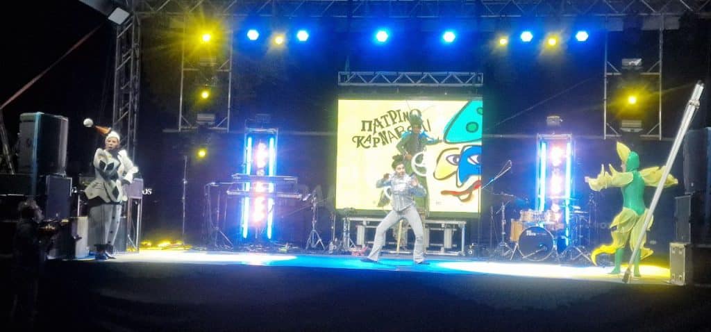 Δείτε φωτό και βίντεο! Χιλιάδες στην τελετή λήξης του Καρναβαλιού! Δείτε το σημείο που οι καρναβαλιστές αποθέωσαν τον Πελετίδη Δείτε φωτό και βίντεο! Χιλιάδες στην τελετή λήξης του Καρναβαλιού! Δείτε το σημείο που οι καρναβαλιστές αποθέωσαν τον Πελετίδη