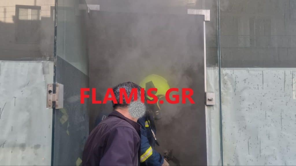 Πάτρα - Συναγερμός για φωτιά σε κατάστημα υποδημάτων - Υπήρχε και φιάλη - ΦΩΤΟ ΚΑΙ ΒΙΝΤΕΟ