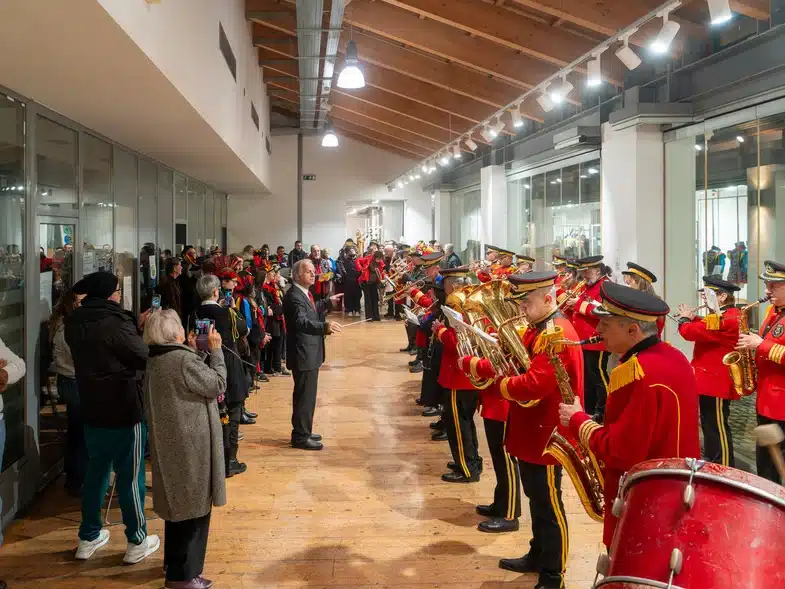 Πάτρα: Σε εορταστική καρναβαλική ατμόσφαιρα εγκαινιάστηκε η έκθεση στολών των πληρωμάτων