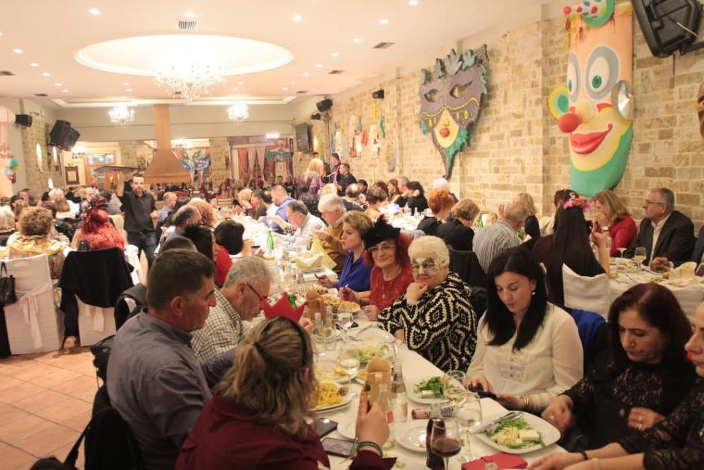 Με επιτυχία και αστείρευτο κέφι ο καρναβαλικός χορός της Στέγης Καλαβρυτινών Πάτρας «Αγία Λαύρα»