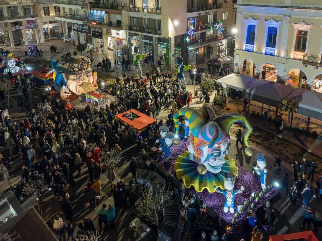 Πλημμύρισε κόσμο το κέντρο της Πάτρας για την φαντασμαγορική κάθοδο των αρμάτων - Πολλές φωτογραφίες