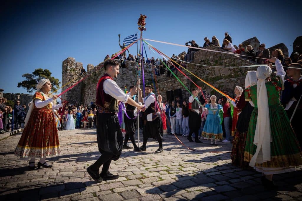 Η Ναύπακτος υποδέχθηκε πλήθος κόσμου και το τριήμερο της Αποκριάς - φωτο