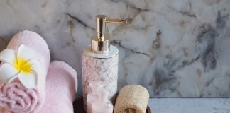 Το απόλυτο hosting tip: Το “μυστικό” καλάθι στο μπάνιο που θα λατρέψουν οι καλεσμένες σου Αρχική