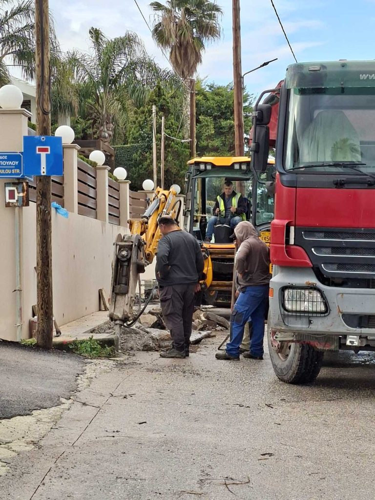 Πάτρα: Μέχρι και η ΕΛ.ΑΣ. πήγε στα Βραχνέϊκα για το αντλιοστάσιο - φωτό