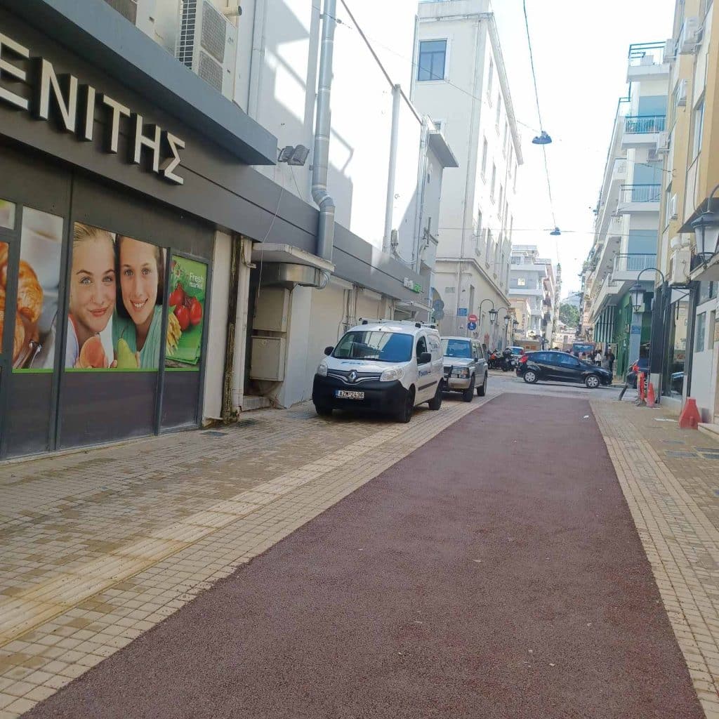 Πάτρα - Δείτε φωτο: Χώρος στάθμευσης... πεζόδρομος Κανάρη