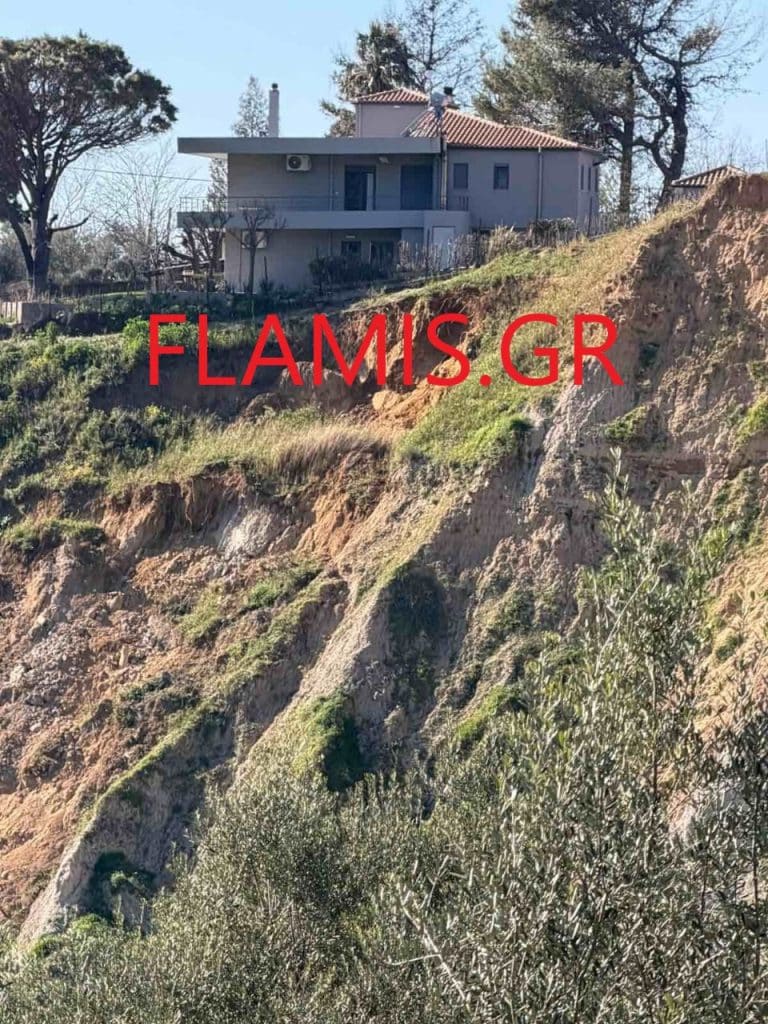 Πάτρα: "Σκίστηκε" στα δύο το βουνό! Κίνδυνος στον Αγιο Παντελεήμονα κοντά στην Ξερόλακκα! Πολιτική Προστασία: Φύγετε απο τα σπίτια - φωτο Πάτρα: "Σκίστηκε" στα δύο το βουνό! Κίνδυνος στον Αγιο Παντελεήμονα κοντά στην Ξερόλακκα! Πολιτική Προστασία: Φύγετε απο τα σπίτια - φωτο