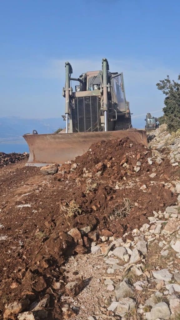 Kαθαρισμοί δασικών δρόμων από την  Πολιτική Προστασία Π.Ε. Αχαΐας σε συνεργασία με τον Ελληνικό Στρατό