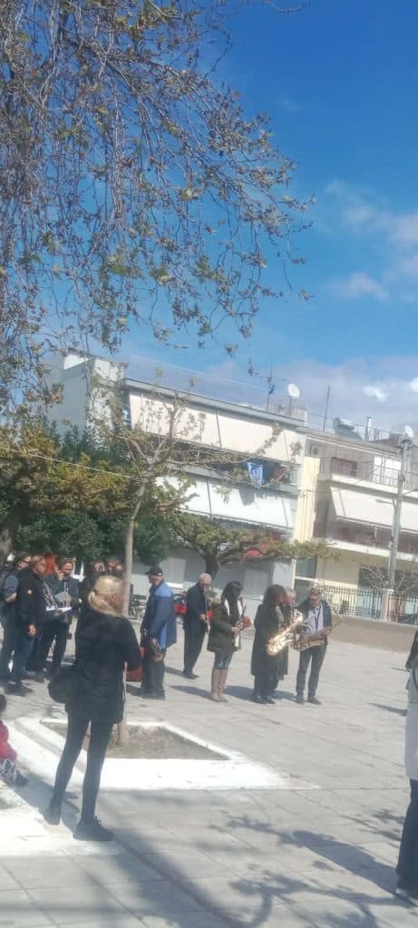 Πάτρα: Συγκίνηση σε κηδεία στα Ζαρουχλέϊκα - Η μπάντα του δήμου "συνόδευσε" τον νεκρό - βιντεο