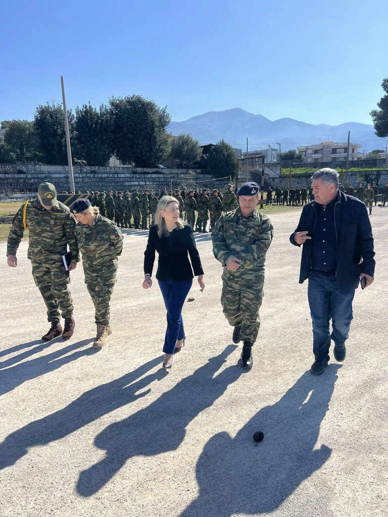 Χριστίνα Αλεξοπούλου: Συνάντηση με τον Διοικητή του Κέντρου Εκπαίδευσης Νεοσυλλέκτων (ΚΕΤΧ) Πάτρας