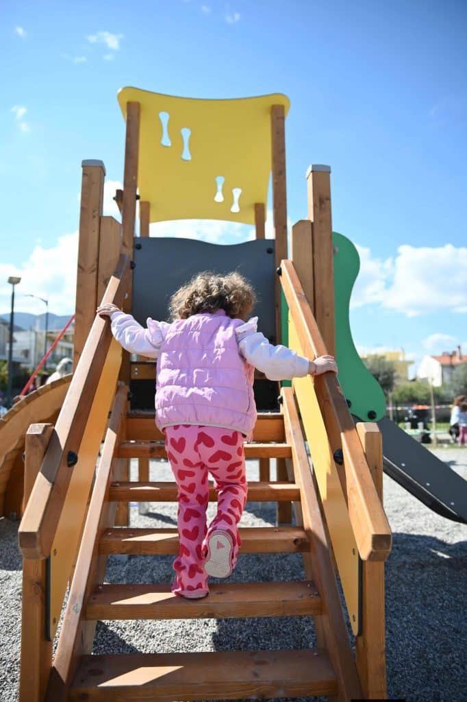 Πάτρα: Στα παιδιά της Περιβόλας παραδόθηκε σήμερα η νέα Παιδική Χαρά - φωτο
