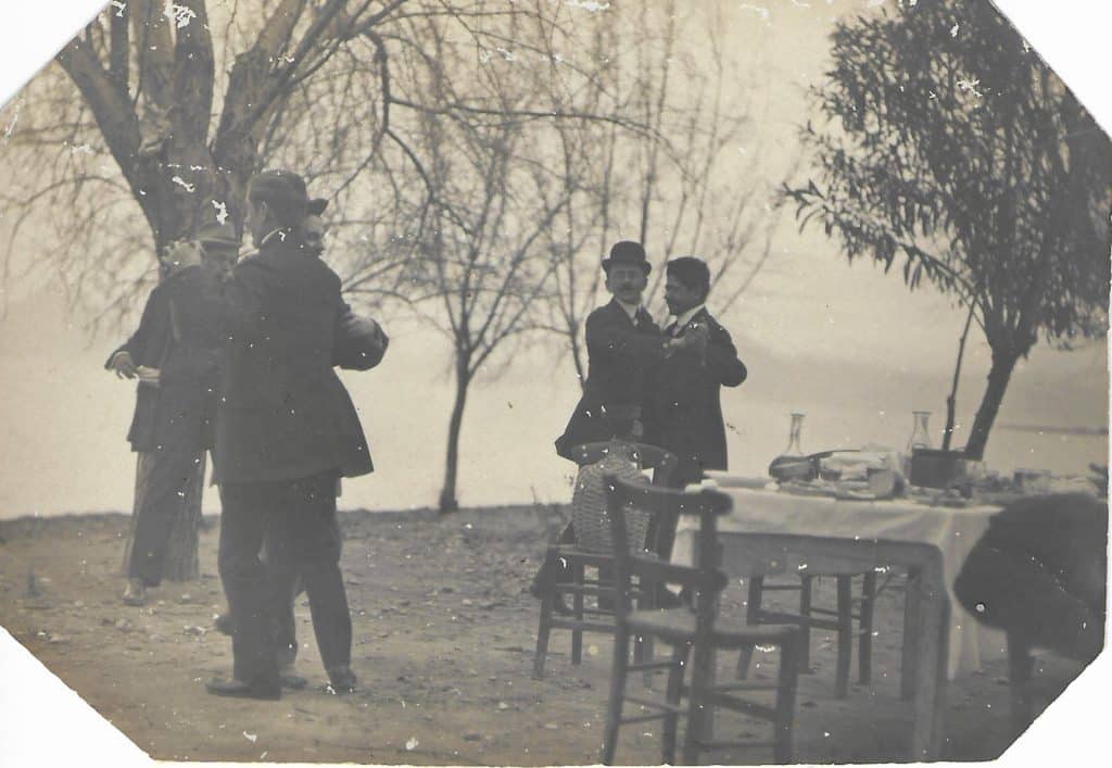 Πάτρα: 1912 όταν χόρευαν... ζεύγη ανδρών! Δείτε πού Πάτρα: 1912 όταν χόρευαν... ζεύγη ανδρών! Δείτε πού