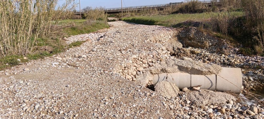 Ηλεία: Μεγάλη καταστροφή σε παραποτάμιο δρόμο στην Πηνεία - φωτο