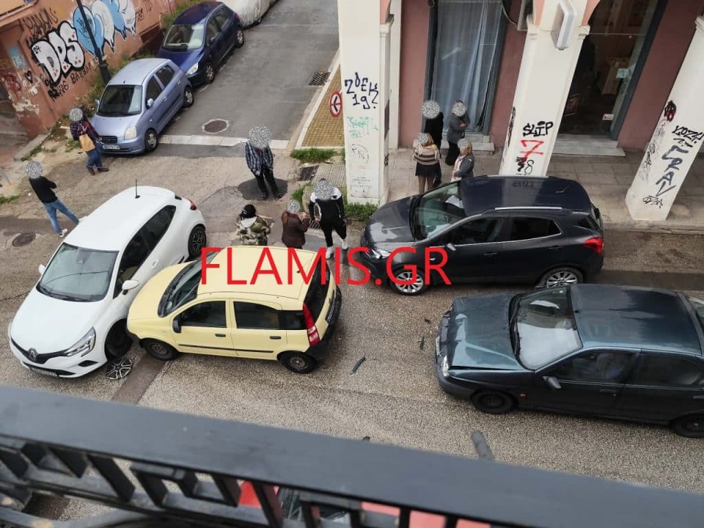 Πάτρα - ΤΩΡΑ: Τροχαίο με 3 αυτοκίνητα στην οδό Γερμανού - φωτό