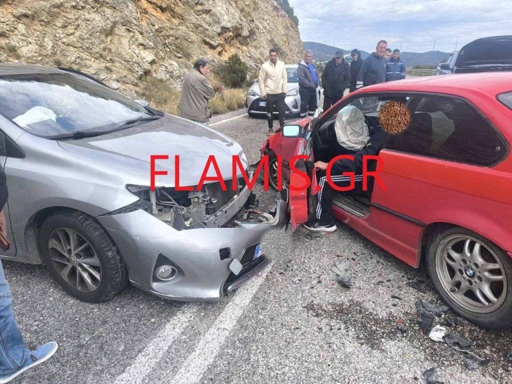 Τροχαίο - σοκ με τραυματίες! Εγκλωβίστηκε ο ένας και μεταφέρθηκε στον "Αγιο Ανδρέα" - φωτο και βίντεο