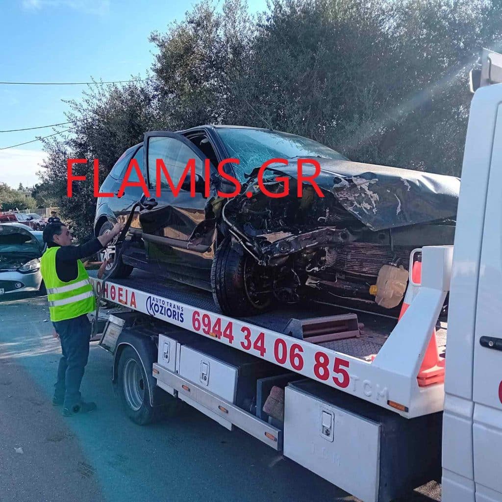 Πάτρα - Φωτό: Απεγκλώβισαν τραυματία στο τροχαίο στα Βραχνέϊκα! Ενας ακόμη στο Νοσοκομείο