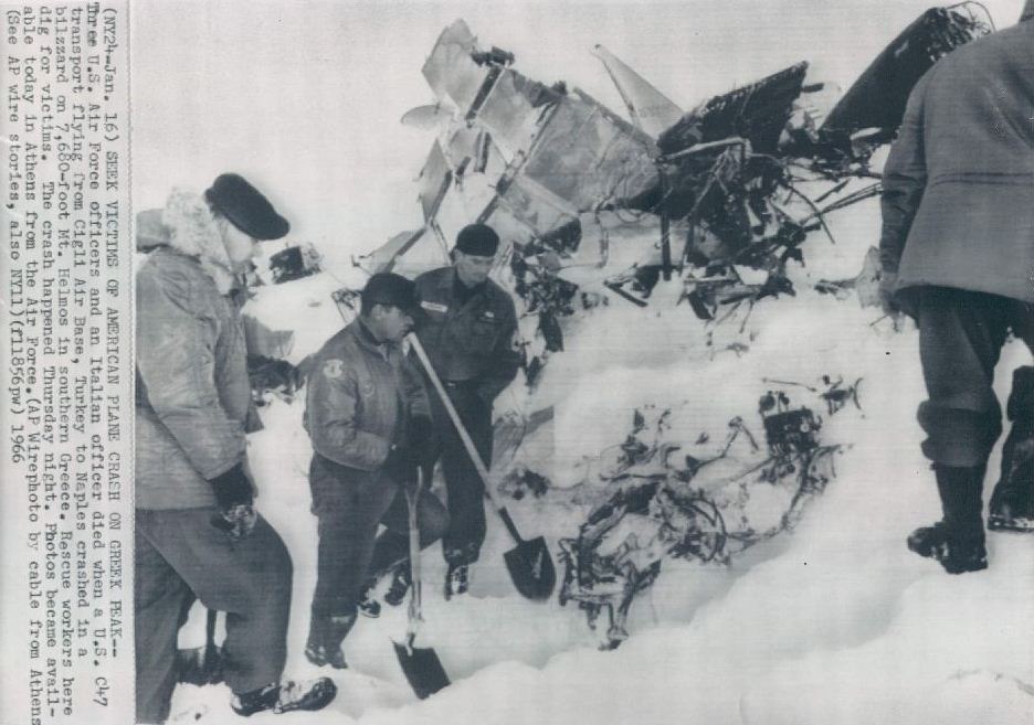 Το φρικτό αεροπορικό δυστύχημα του 1966 στα Καλάβρυτα - φωτο