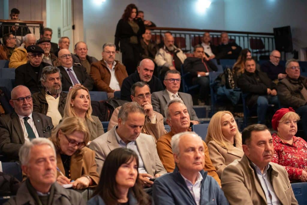 Αχαϊα - φωτό: Ασφαλής… η αναρρίχηση με τον οδοντωτό στο forum του «Ημερήσιου»