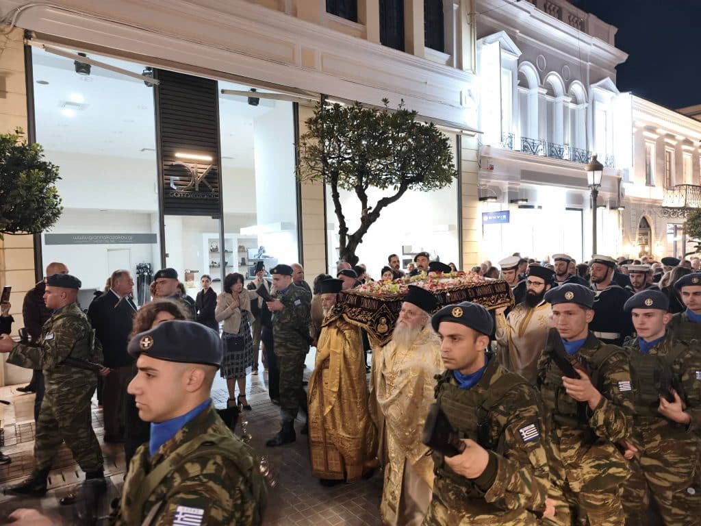 Πάτρα: Η περιφορά του επιταφίου στην Ευαγγελίστρια - φωτό